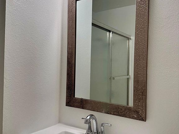 4th image of 411 S Berendo St APT 102