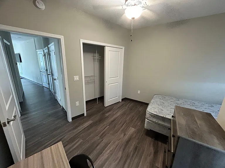 302 E Clark St — Photo 44