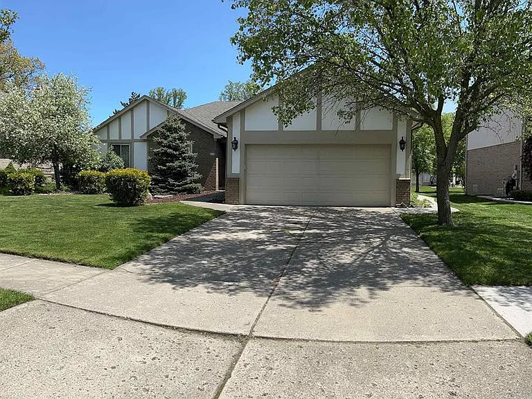 52156 Antler Dr — Photo 2