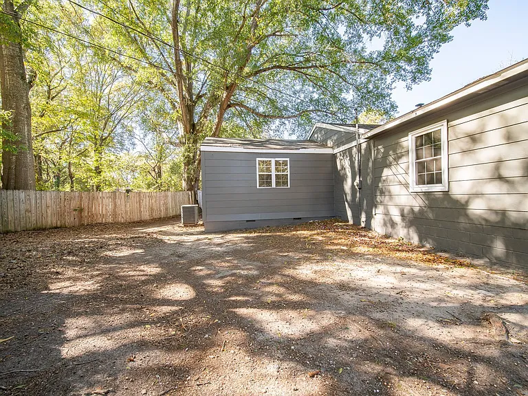 2333 Bruce Ave — Photo 9