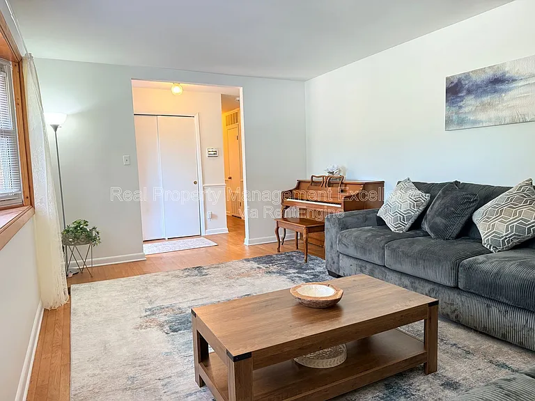 120 E Rowan St — Photo 7