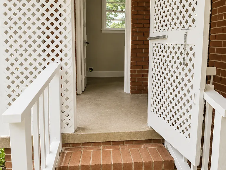 3435 Meredith Ave — Photo 17