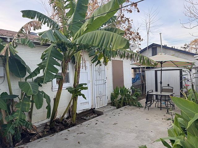 1st image of 302 1/2 E Belle Ave