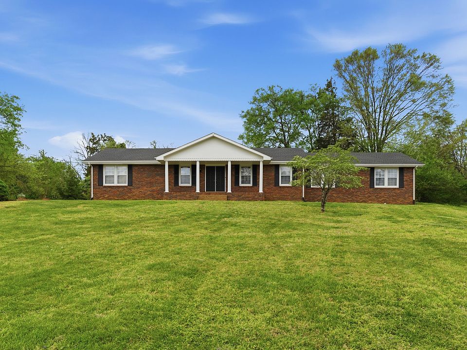 1st image of 124 Country Club Dr
