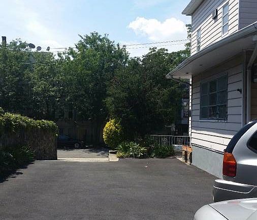 3rd image of 482 Mercer St