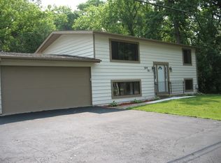 35 Eastwood Ave, Port Barrington, IL 60010