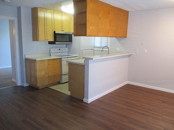 2nd image of 2228 Chatsworth Blvd #5