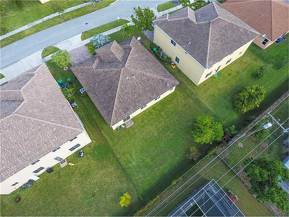 3rd image of 1419 NW 204th St