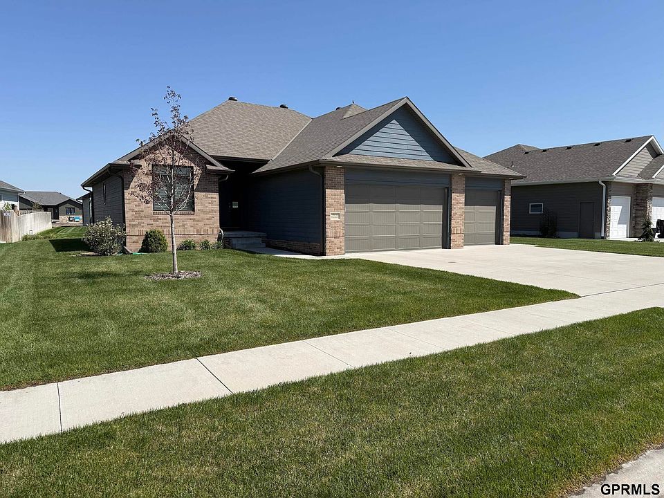 1st image of 2836 Brooks Hollow Dr