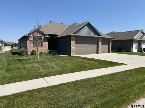 2836 Brooks Hollow Dr, Fremont, NE 68025