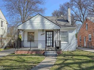 1388 Vernier Rd, Grosse Pointe Woods, MI 48236