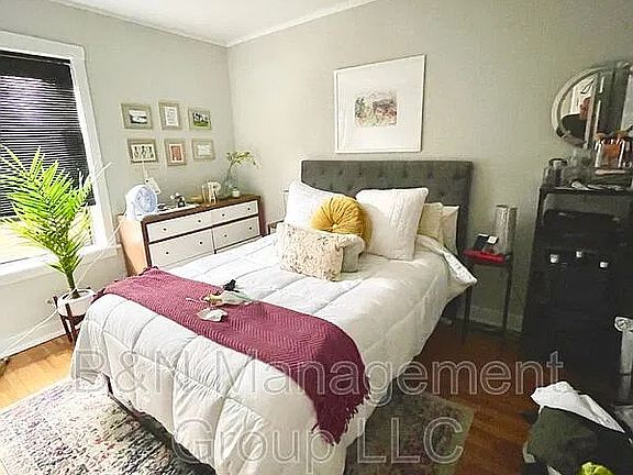 5th image of 918 W Oakdale Ave #3N