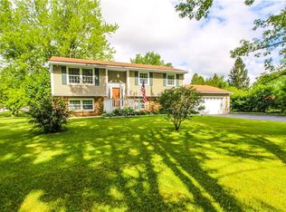 8 Deb Ellen Dr, Rochester, NY 14624