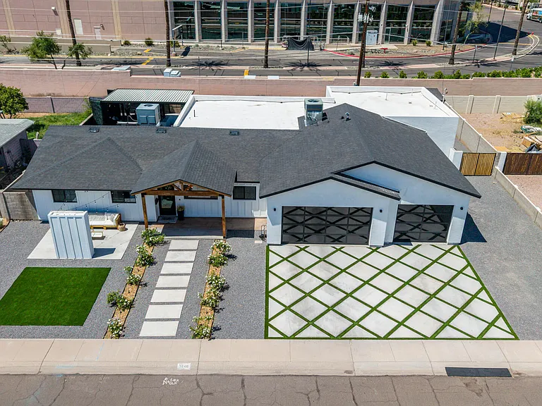 2544 E Pierson St — Photo 49