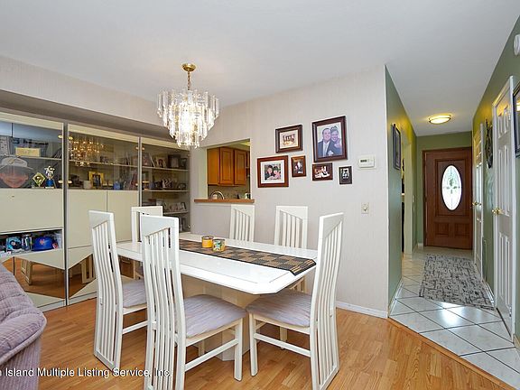 4th image of 60 Leigh Ave