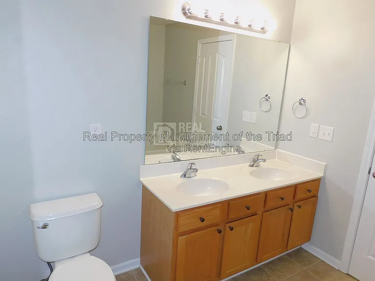 8 Rockport Ct — Photo 14