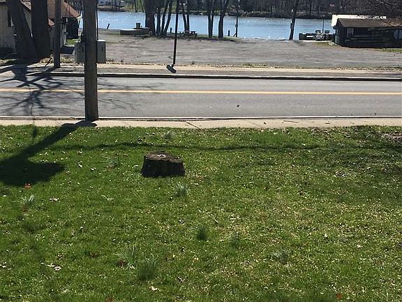 2nd image of 833 Hudson Ave