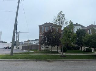 6064 N Sauganash Ave, Chicago, IL 60646