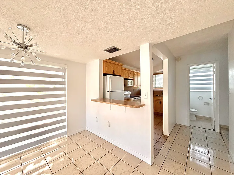 1912 SW 17th Ave #21 — Photo 7