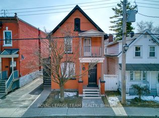 158 Saint Andrew St, Ottawa, ON K1N 5G4