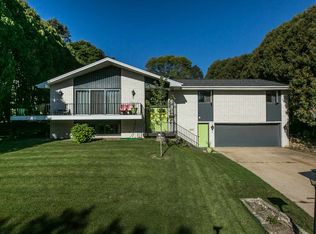 1240 Arrowhead Dr, Dubuque, IA 52003