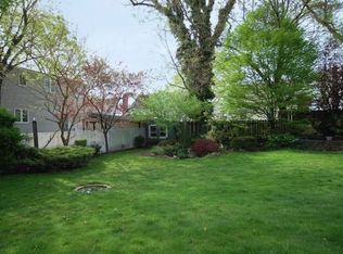 6 Concord Ct, Lynbrook, NY 11563