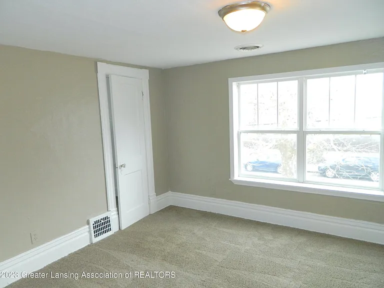1126 W Michigan Ave — Photo 8