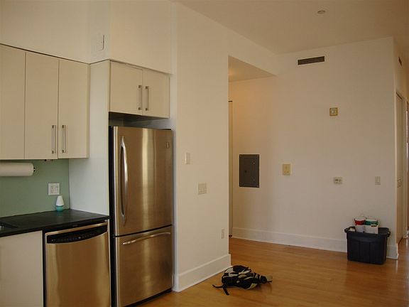 5th image of 4 Beacon Way APT 814