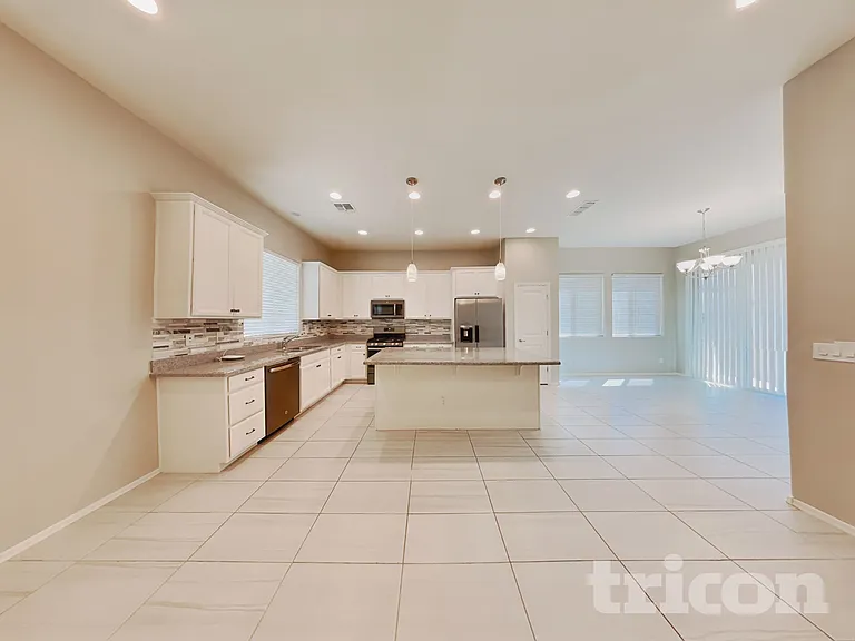 14989 W Wilshire Dr — Photo 2