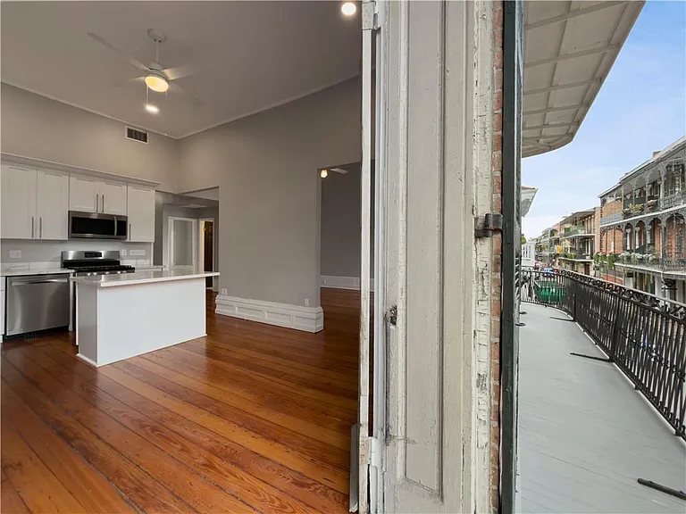 841 Royal St #2A — Photo 23