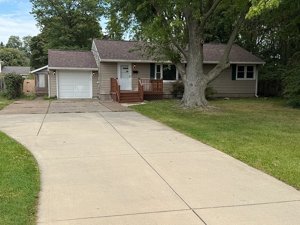 44 Clairmont Dr