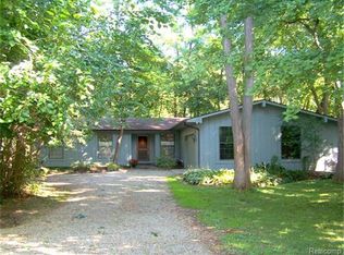 6140 Commerce Rd, West Bloomfield, MI 48324