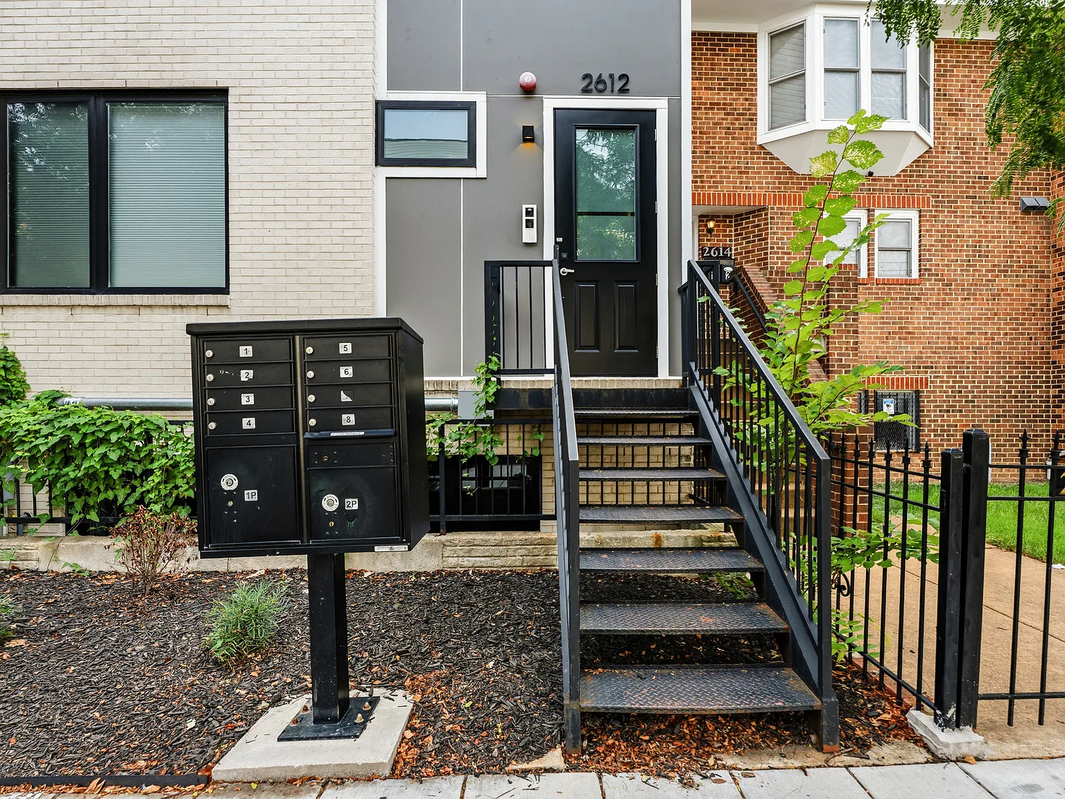 2 bed, 819 sqft, $3,300 — Photo 2