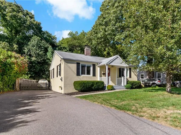 12 Sand Hill Dr, North Kingstown, RI 02852