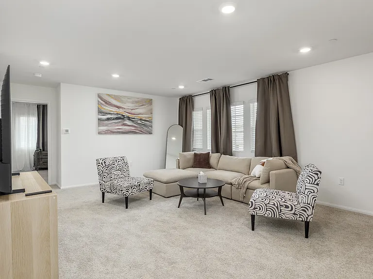 Desert Lily Ct — Photo 8