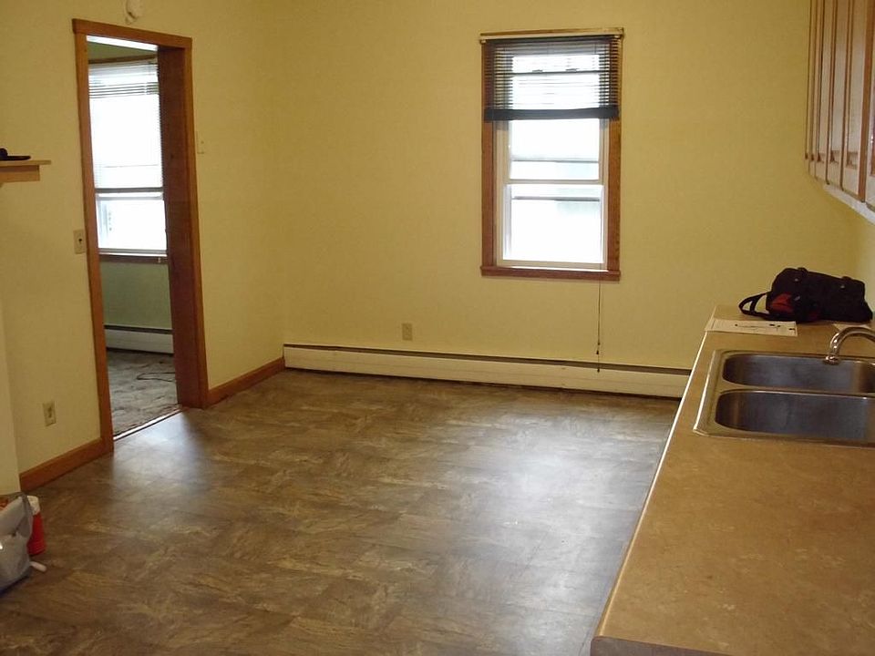 1st image of 118 E 8th St