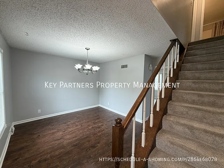 138 E Nelson Cir — Photo 2