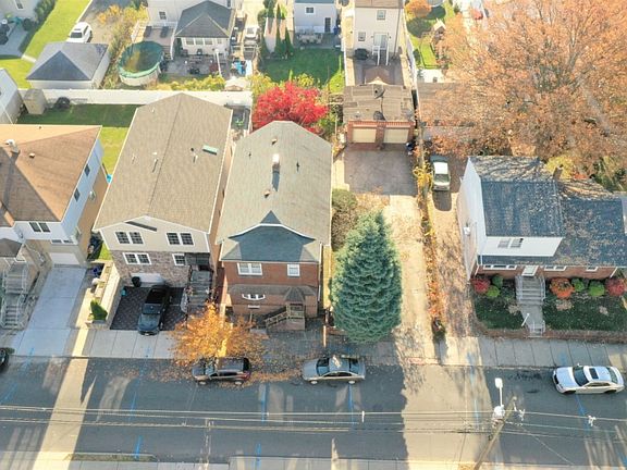 3rd image of 123 Crystal St