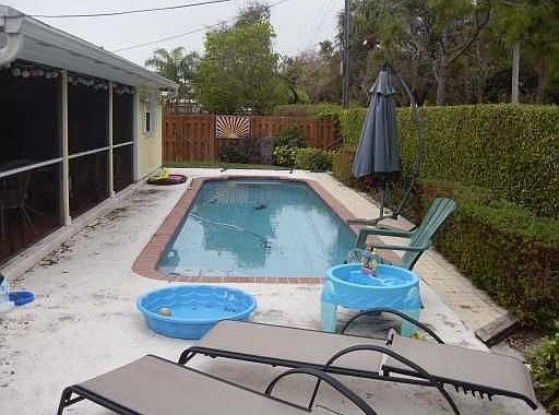 1st image of 131 SE 6th Ct