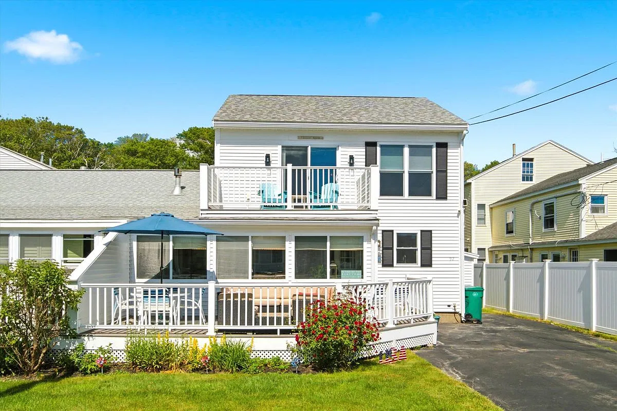 2 bed, 2.0 bath, 5000 sqft, $2,650 — Photo 2