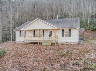 75 Bear Rock Loop Rd, Hendersonville, NC 28739
