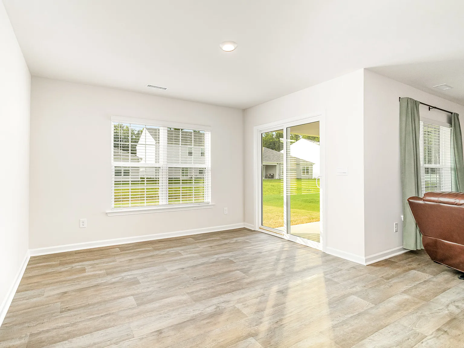 3 bed, 1618 sqft, $2,100 — Photo 3
