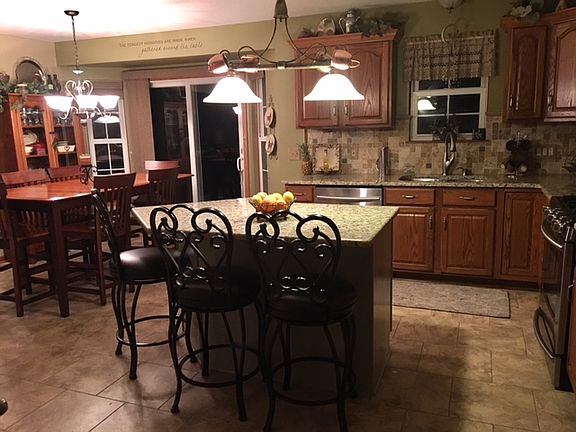 3rd image of 1117 Luray Ln