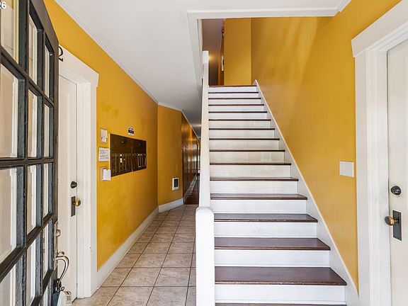 3rd image of 4763 N Lombard St APT 5