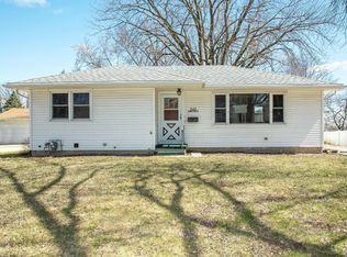 545 Beverly Hills St, Waterloo, IA 50701