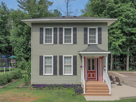 254 Linn St-101