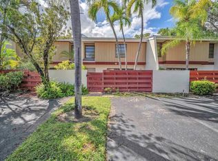 3896 Meadow Ln, Hollywood, FL 33021