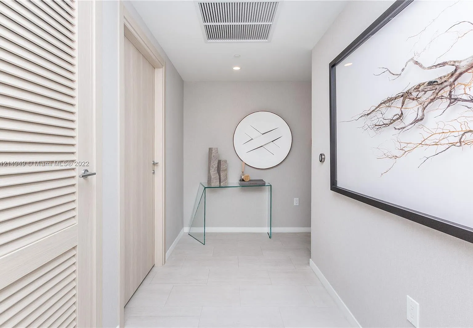 2 bed, 2.5 bath, 1286 sqft, $8,000 — Photo 3