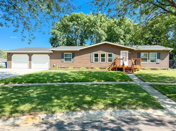 1523 King Arthur Ct, Brookings, SD 57006
