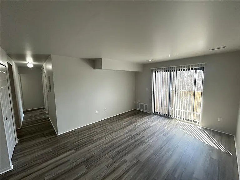 Woodland Villa Apartments — Photo 35